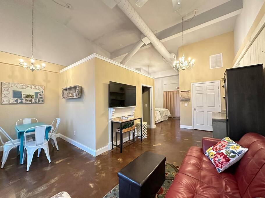 Haven At Hazel~Downtown Bungalow Demorest Buitenkant foto