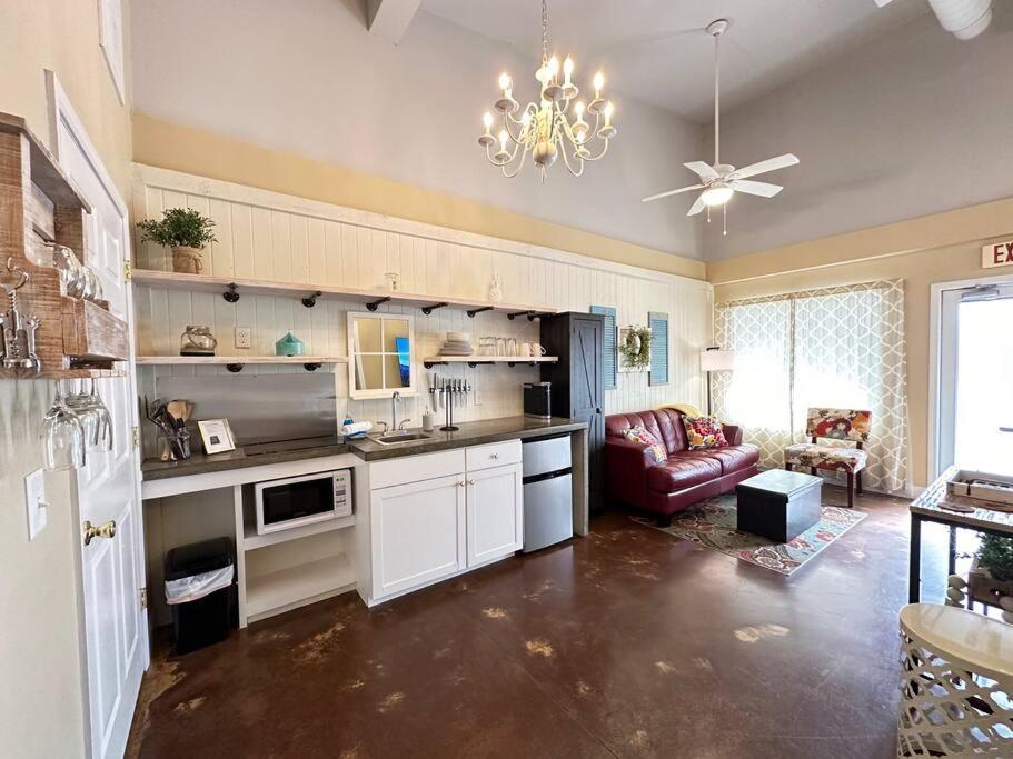 Haven At Hazel~Downtown Bungalow Demorest Buitenkant foto