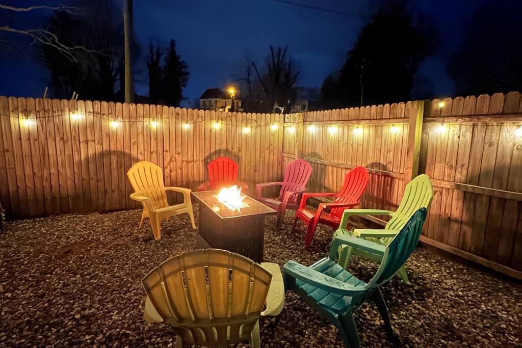 Haven At Hazel~Downtown Bungalow Demorest Buitenkant foto